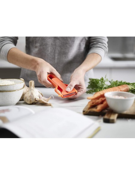 JOSEPH JOSEPH PELA VERDURE CON PROTEZIONE SALVA-DITA 14X7 CM - SAFESTORE